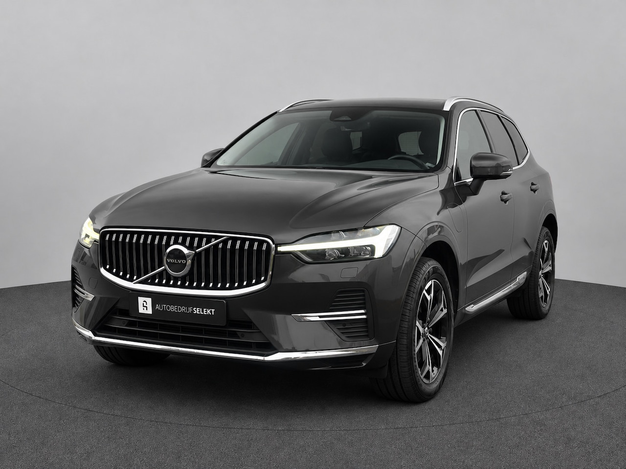 Volvo XC60 - 2.0 T6 Plug-in hybrid | Pano | Trekhaak | Long Range | Memory | 19 inch | Keyless | Camera - AutoWereld.nl