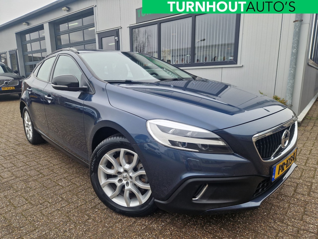 Volvo V40 Cross Country - T3 Nordic+ | Lichtmetalen velgen 17" | Stoelverwarming | Verwarmbare voorruit - AutoWereld.nl