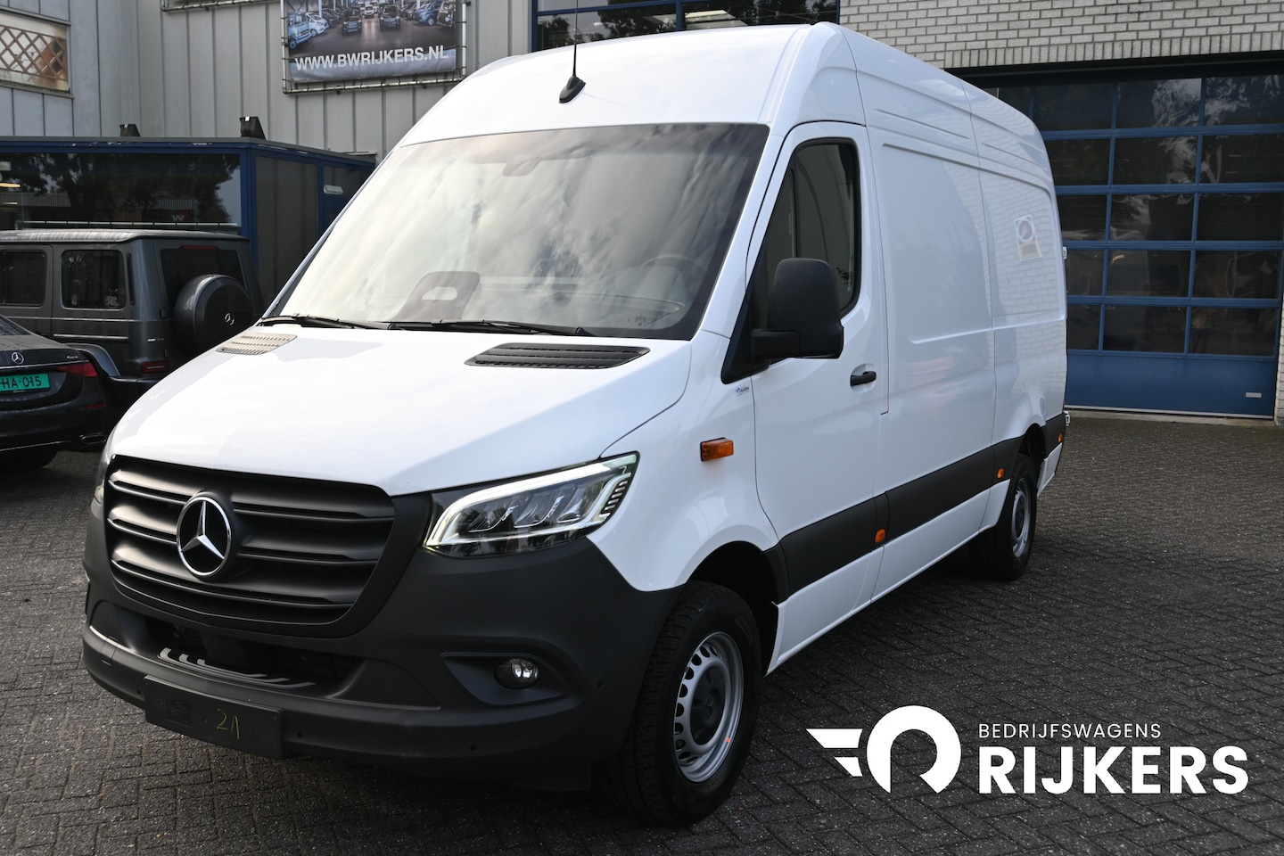 Mercedes-Benz Sprinter - 317 CDI L2H2 Pro LED, Geveerde stoel, Navigatie met camera - AutoWereld.nl