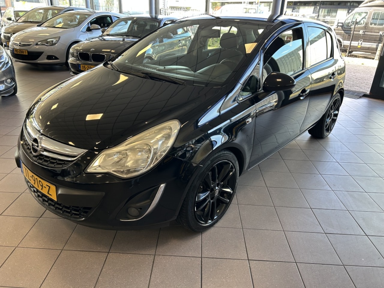 Opel Corsa - 1.4-16V AIRCO NW APK BJ 2011 !!! - AutoWereld.nl