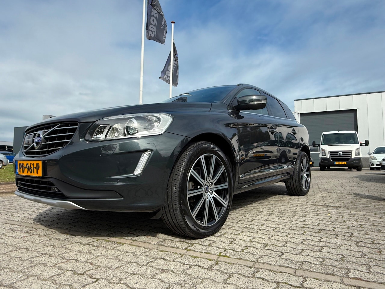 Volvo XC60 - 2.0 D4 FWD R-Design 2.0 D4 FWD R-Design - AutoWereld.nl