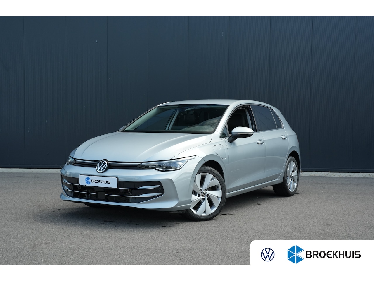 Volkswagen Golf - 1.5 eHybrid Life Edition | ErgoActive Massage | Leder / Alcantara | Camera - AutoWereld.nl