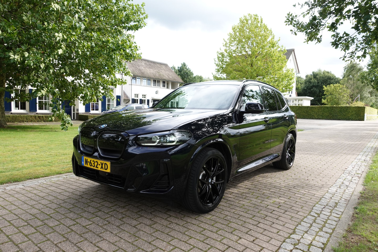 BMW iX3 - Executive 80 kWh | Elektr. Trekhaak | Camera | Panorama dak | Adaptieve Cruise | LED | Led - AutoWereld.nl