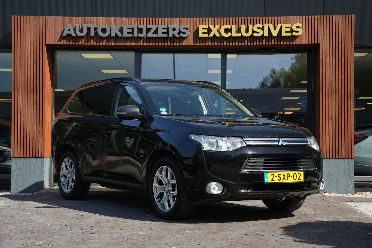 Mitsubishi Outlander - 2.0 PHEV instyle Navi Leer PDC Clima Stoelverw. - AutoWereld.nl