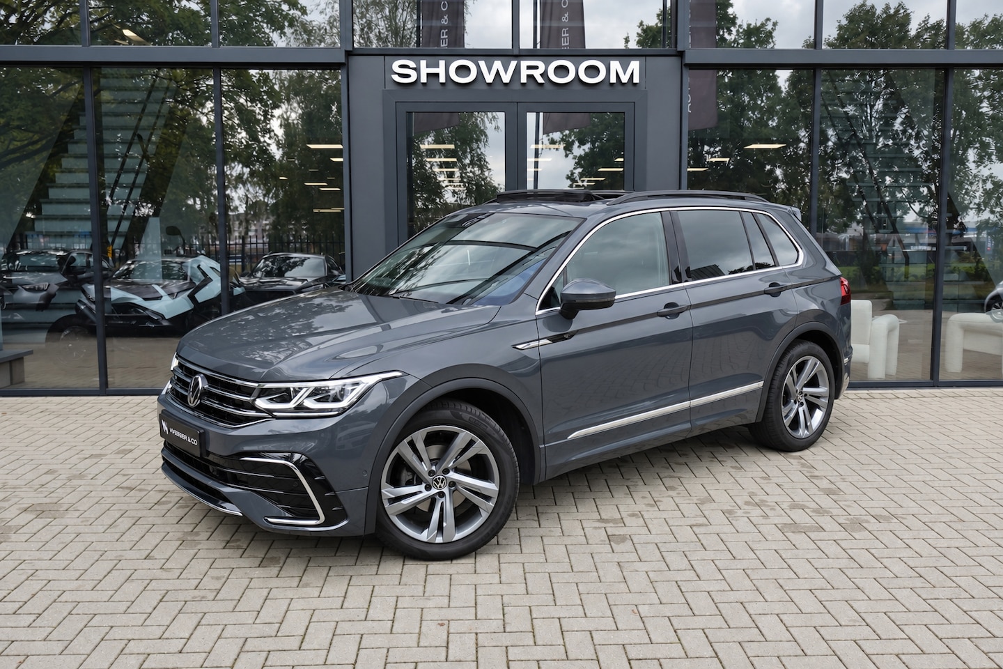 Volkswagen Tiguan - 1.5 TSI R-Line PANO IQ.LIGHT ACC VOL - AutoWereld.nl