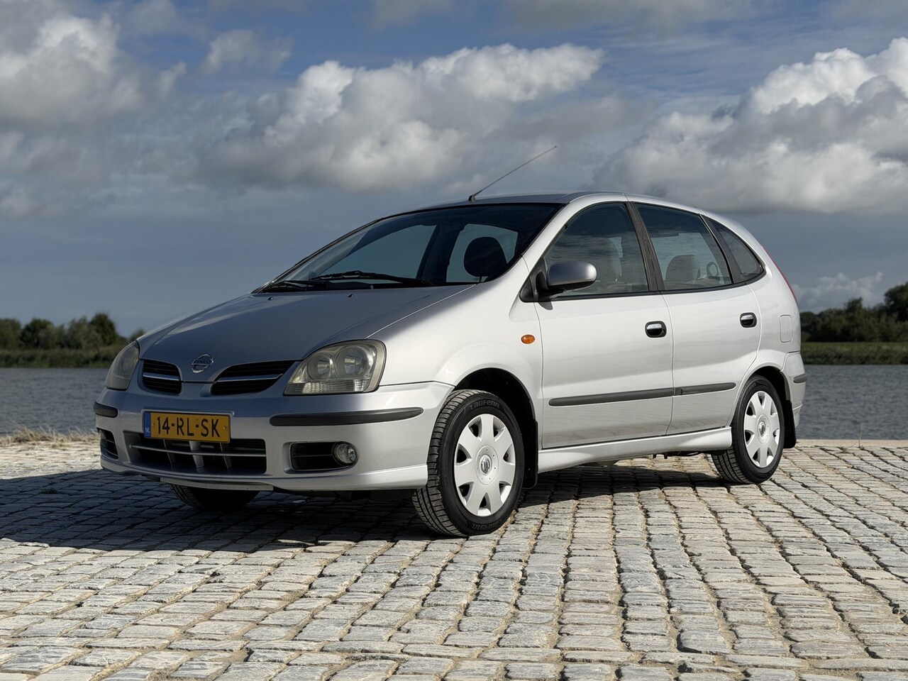 Nissan Almera Tino - 1.8 Acenta|100% Onderhouden|Camera|Clima - AutoWereld.nl