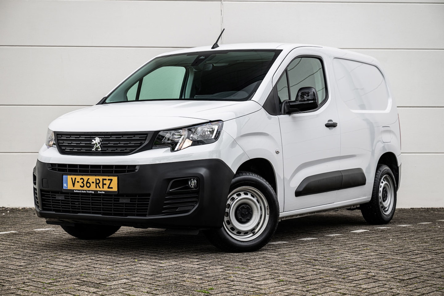 Peugeot Partner - 1.2 PureTech 110pk MARGE 3-PRS |Navi|Airco|Cruise|Camera|Carplay| - AutoWereld.nl