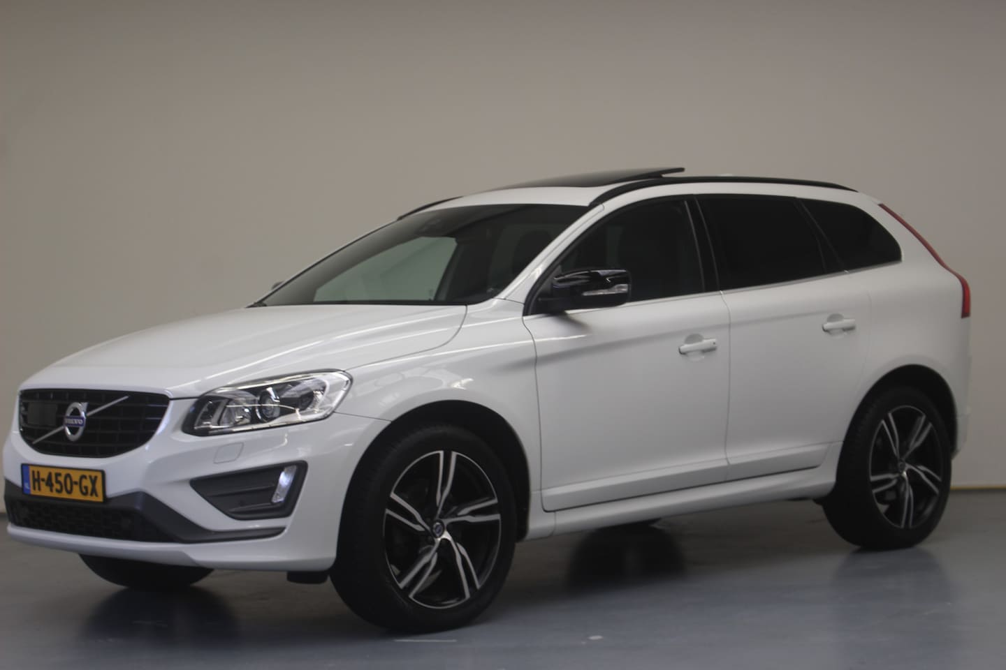 Volvo XC60 - T5 R-Design | Rijklaarprijs | Trekhaak | - AutoWereld.nl