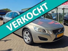 Volvo V60 - 1.6 T3 Momentum 1e eigenaar dealer onderhouden navigatie cruis control leerbekeleding