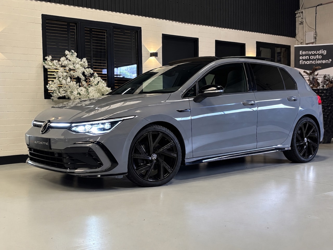 Volkswagen Golf - 1.5 eTSI R-Line Business |IQ light|Pano|Cam|Ledbar|H&K|Matrix|ACC|Sfeer| - AutoWereld.nl