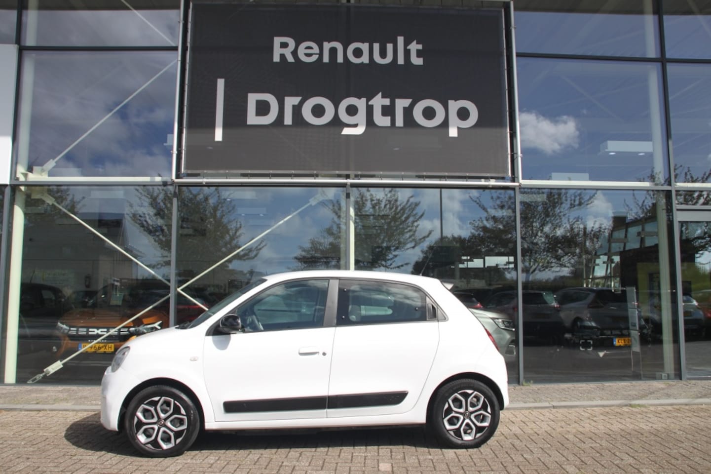 Renault Twingo - 82PK-COLLECTION-50DKM-AIRCO-CRUISE-TOUCHSCREEN-BLUETH- - AutoWereld.nl