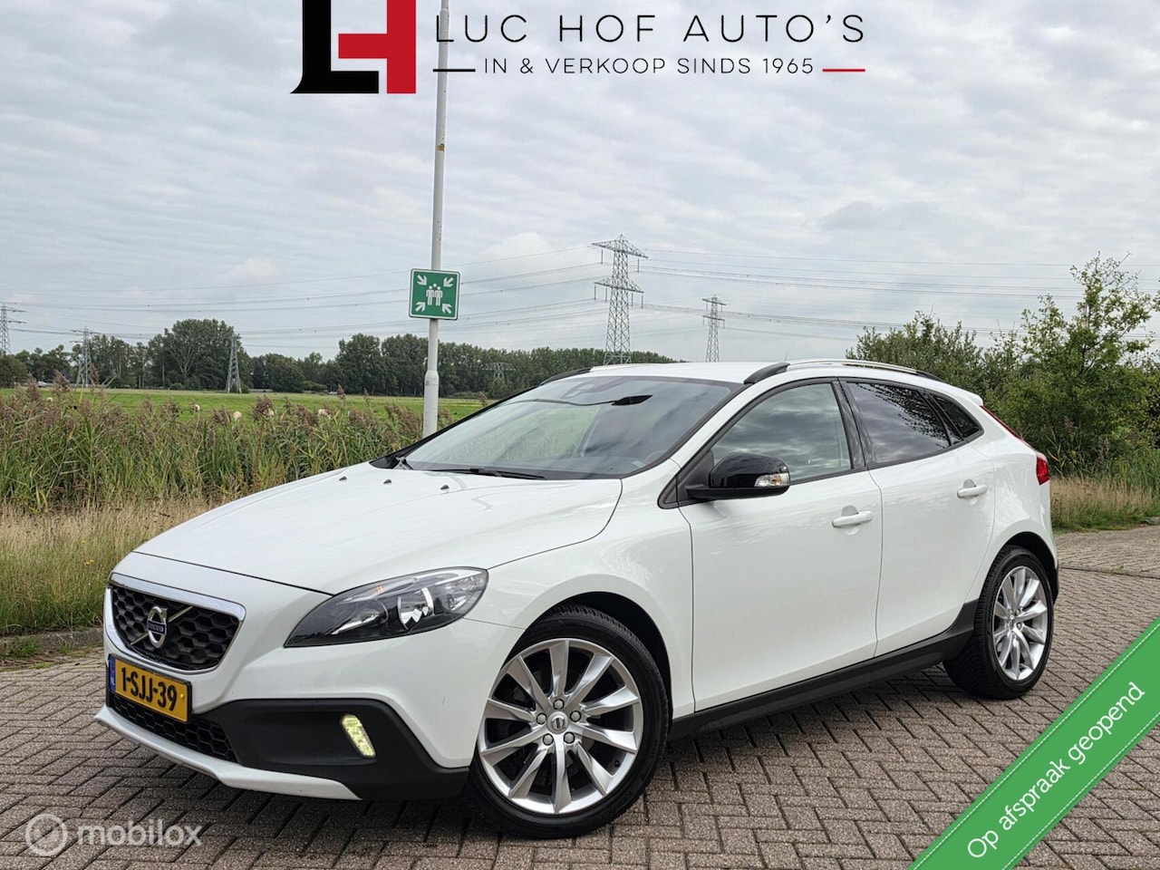Volvo V40 Cross Country - 1.6 D2 Kinetic APK 10-2027! - AutoWereld.nl