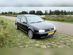 Volkswagen Golf - 1.8-5V Trendline