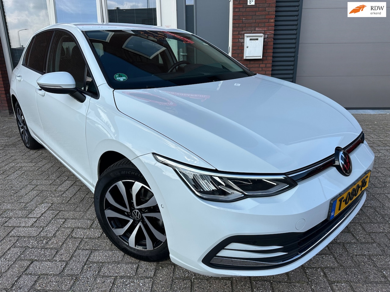Volkswagen Golf - 1.0 eTSI Life Active / Navi / Virtual / PDC / DAB / Stoelverw - AutoWereld.nl