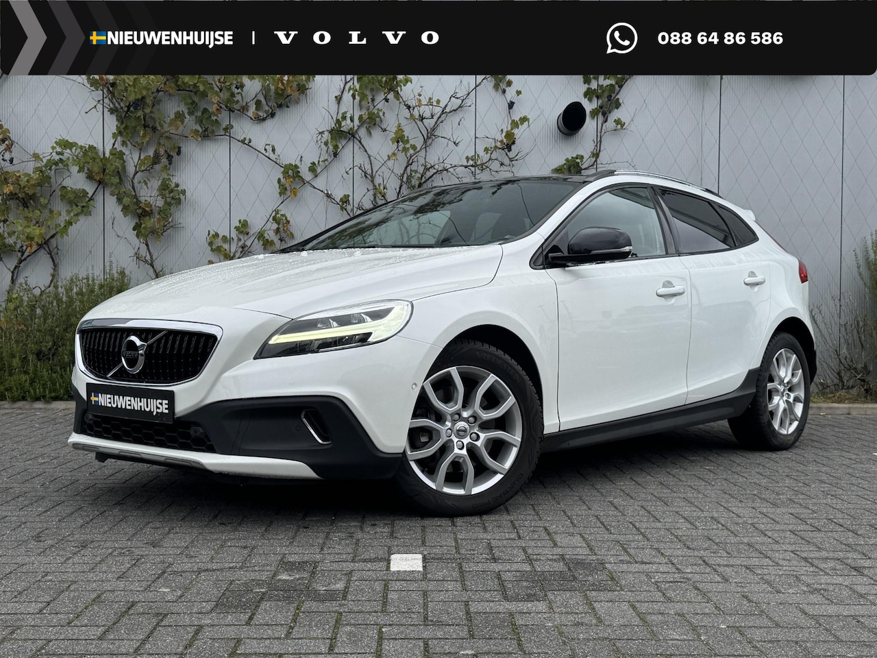 Volvo V40 Cross Country - 1.5 T3 Polar+ Luxury | Panoramadak | Harman Kardon Audio | Achteruitrijcamera | Parkeersen - AutoWereld.nl