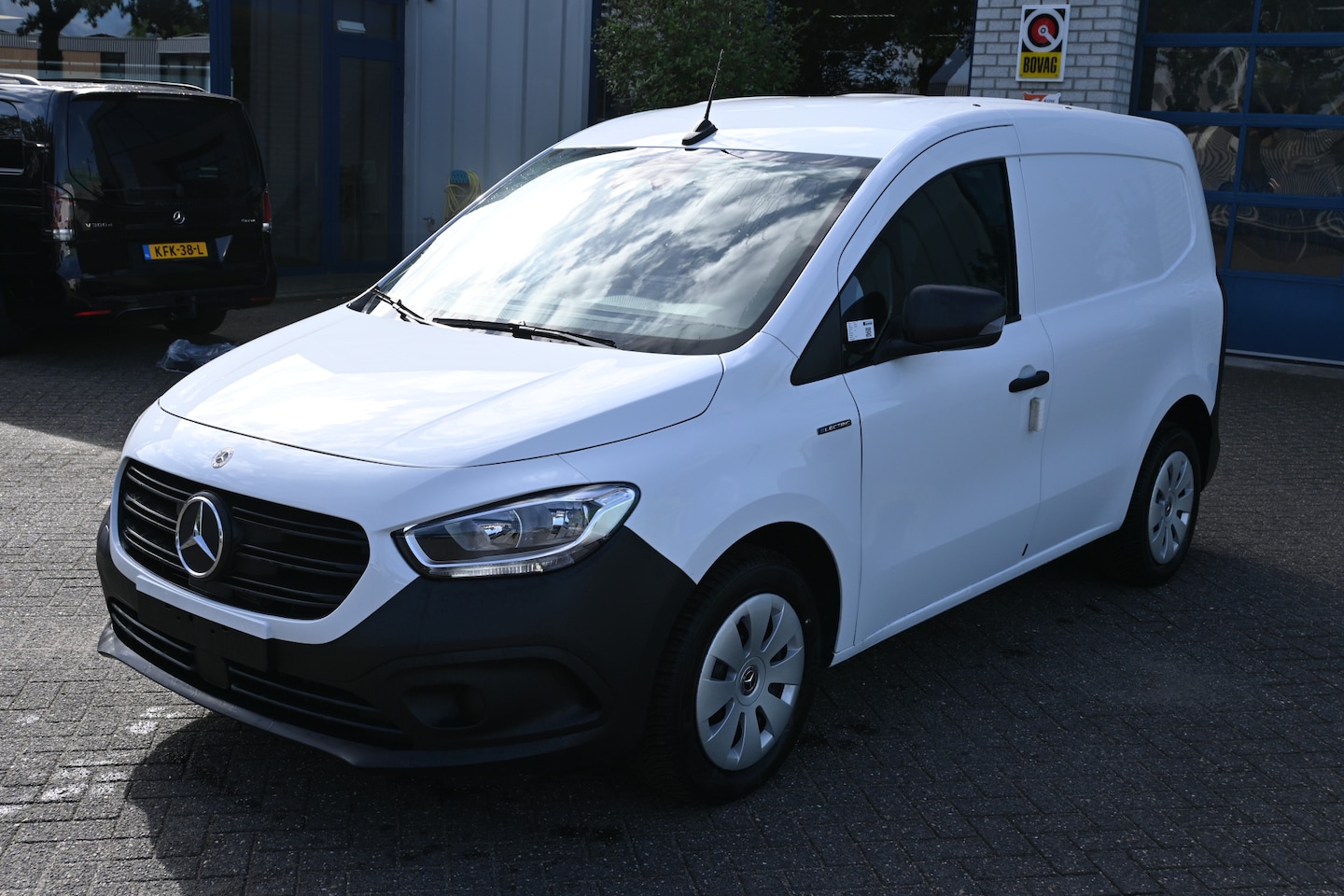 Mercedes-Benz eCitan - 112 Base L1 51 kWh Snellader AC 22kW/DC 75kW, All Season banden, Etc. - AutoWereld.nl