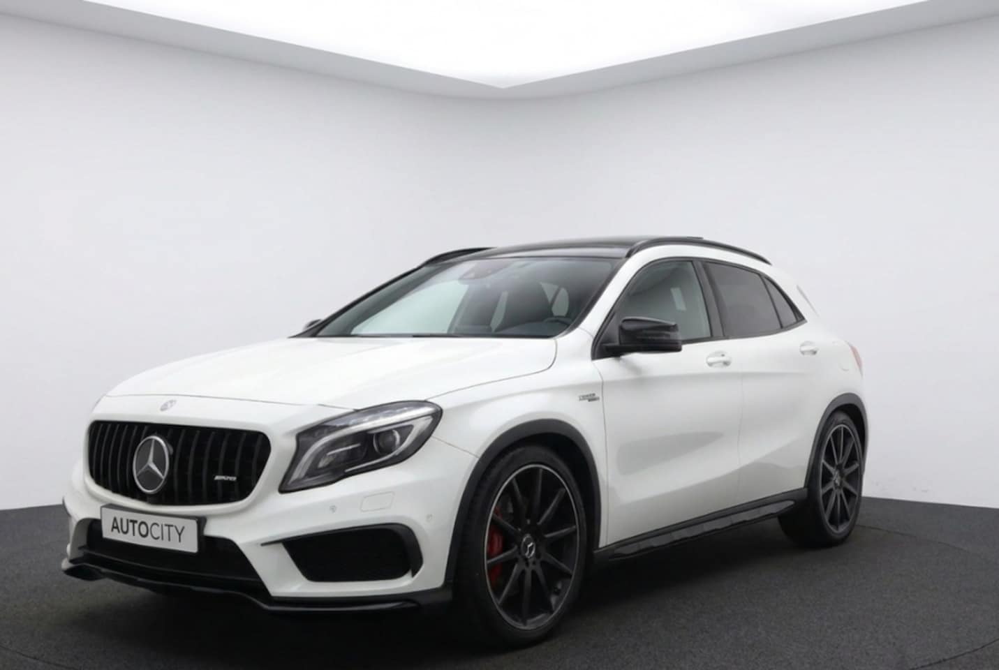 Mercedes-Benz GLA-Klasse - AMG 45 4MATIC 381PK Pano | Night Pakket | AMG Performance Uitlaatsysteem - AutoWereld.nl