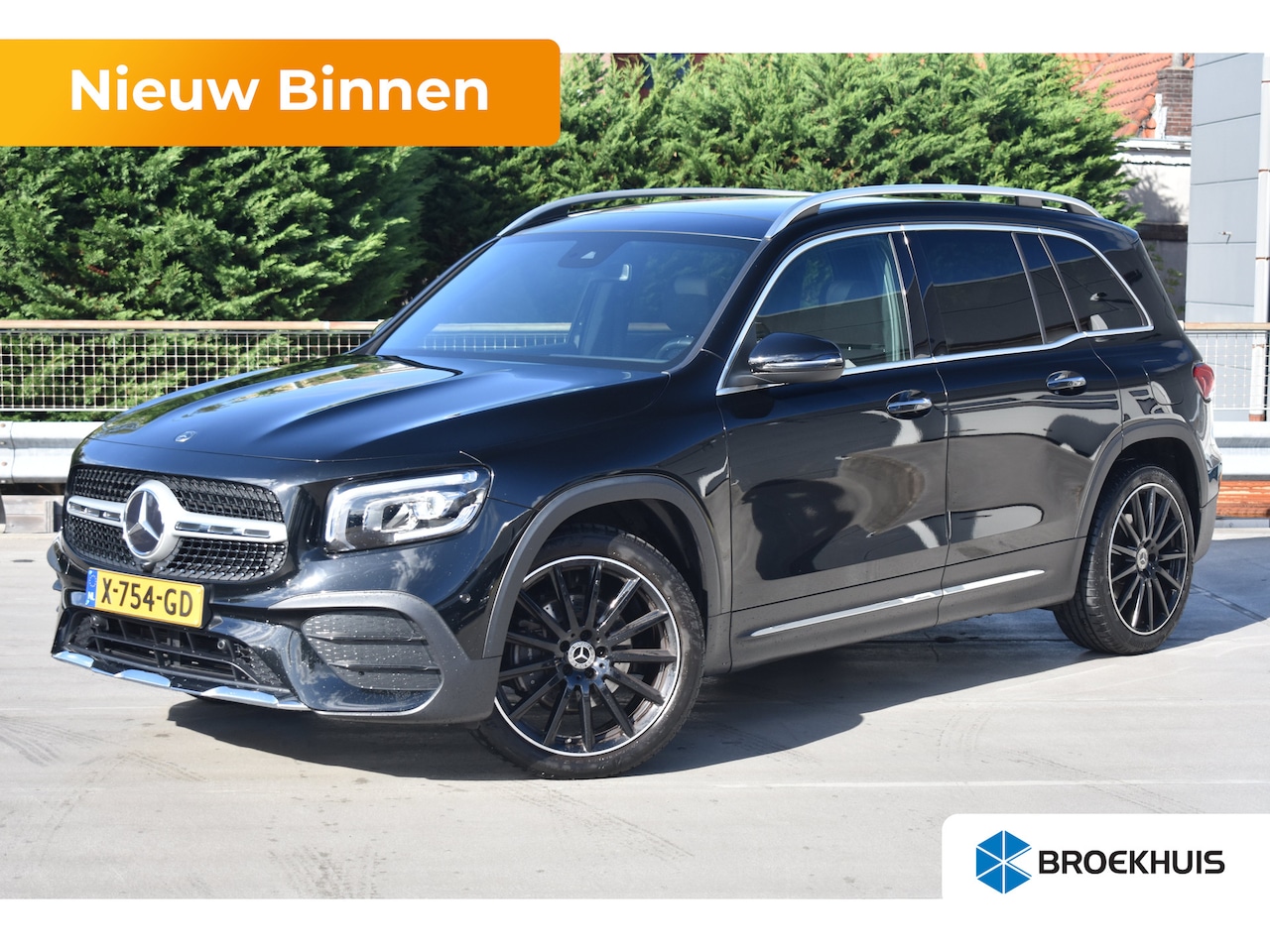 Mercedes-Benz GLB - 180 AMG Line 7p | AMG Styling | Adaptief demping systeem | Dode-hoek detectie | Elektrisch - AutoWereld.nl