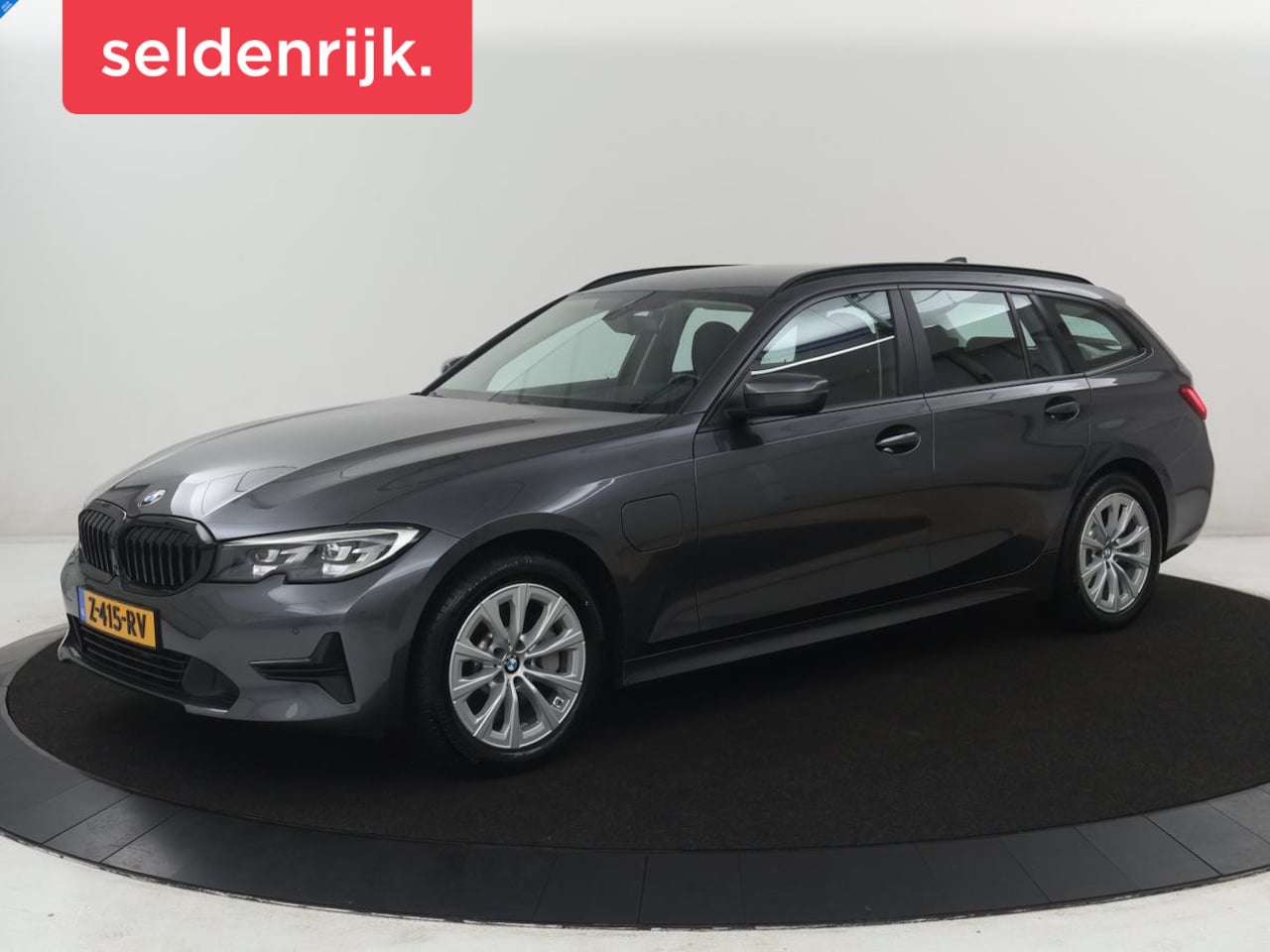 BMW 3-serie Touring - 330e High Executive | SOH 91,4% | Cruise control | Head-up | Stoelverwarming | Trekhaak | - AutoWereld.nl