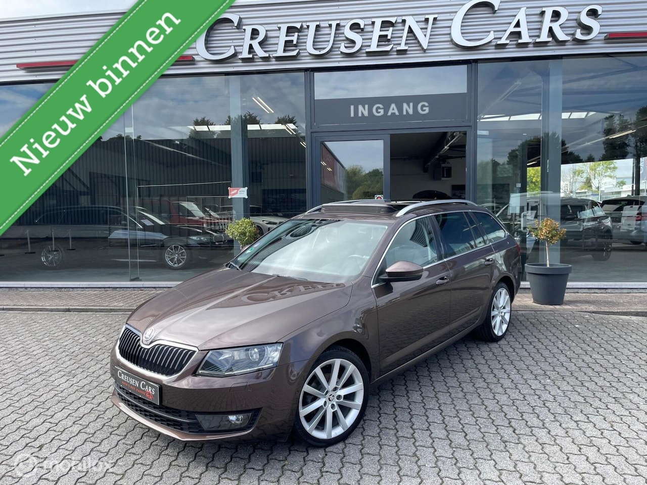 Skoda Octavia Combi - 1.2 TSI Greentech Elegance Businessline/Pano - AutoWereld.nl
