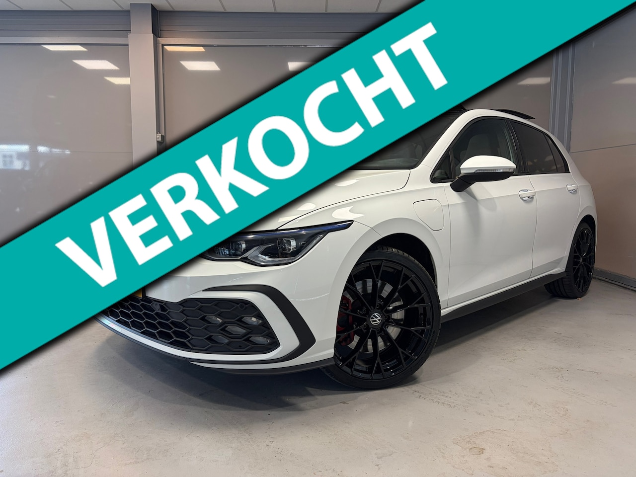 Volkswagen Golf - GTE 1.4 eHybrid | panorama-dak | iQ Light | 19" lichtmetalen velgen | - AutoWereld.nl