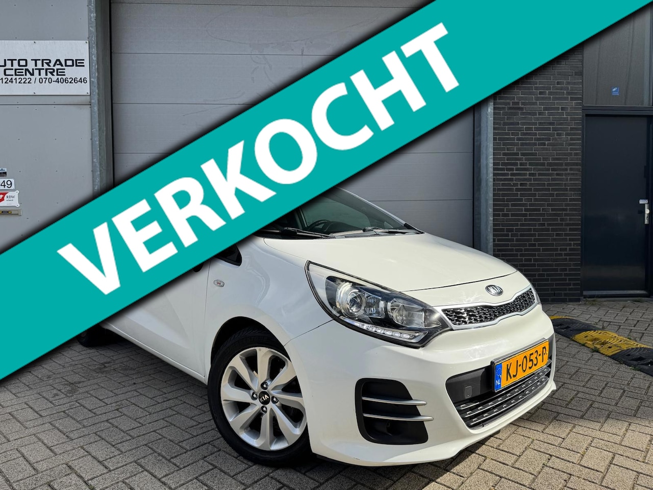Kia Rio - 1.2 CVVT DynamicLine [Achteruitrijcamera | Navi | Cruise | Bluetooth] - AutoWereld.nl