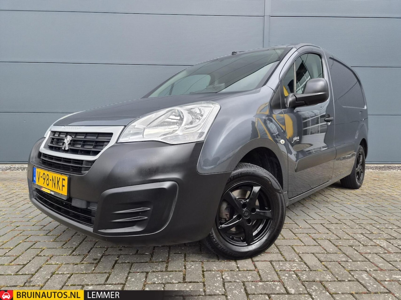 Peugeot Partner - 1.6VTi Airco Carplay Benzine Marge trehaak - AutoWereld.nl