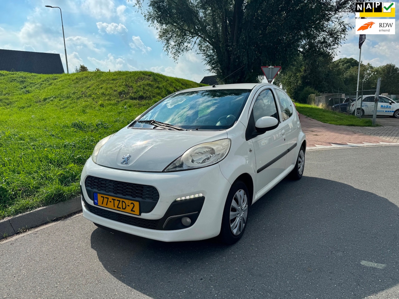 Peugeot 107 - 1.0 Active Airco, LED dagrijverlichting - AutoWereld.nl