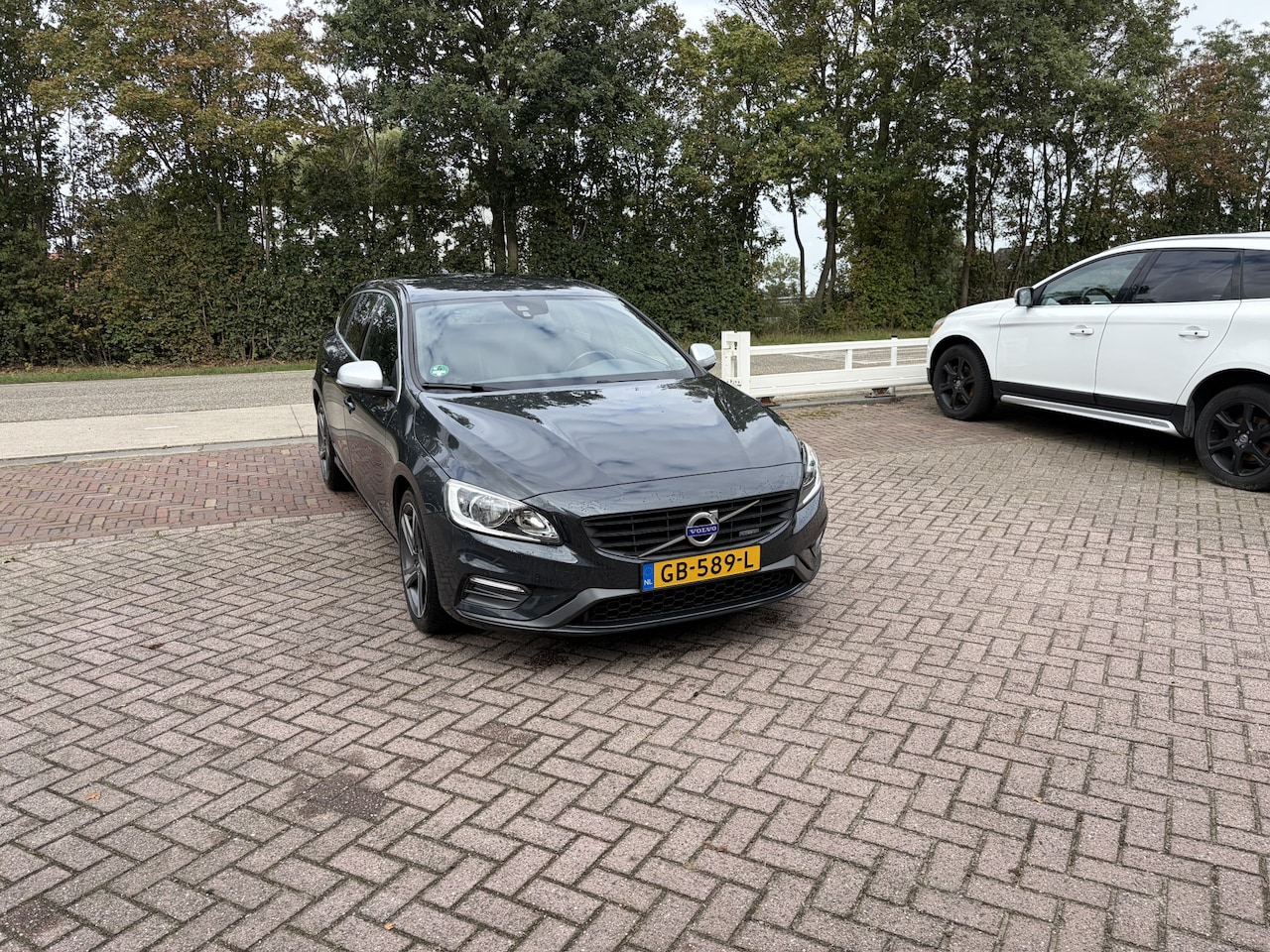 Volvo V60 - 1.6 T3 R-Design AUTOMAAT TREKHAAK NAVI - AutoWereld.nl