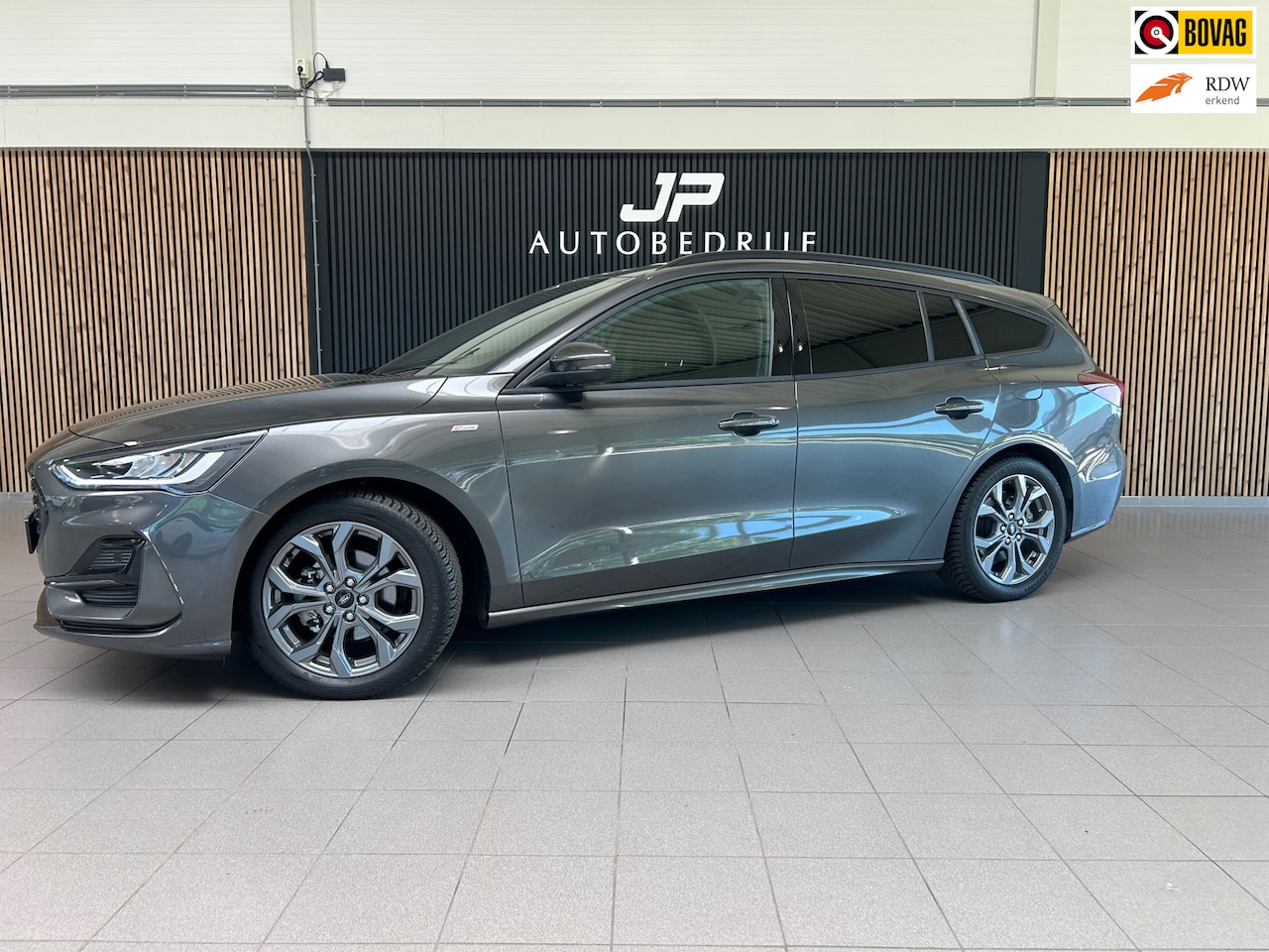 Ford Focus Wagon - 1.0 EcoBoost Hybrid ST Line ACC|Applecarplay|Camera|17inch velgen|Dodehoekdetectie - AutoWereld.nl
