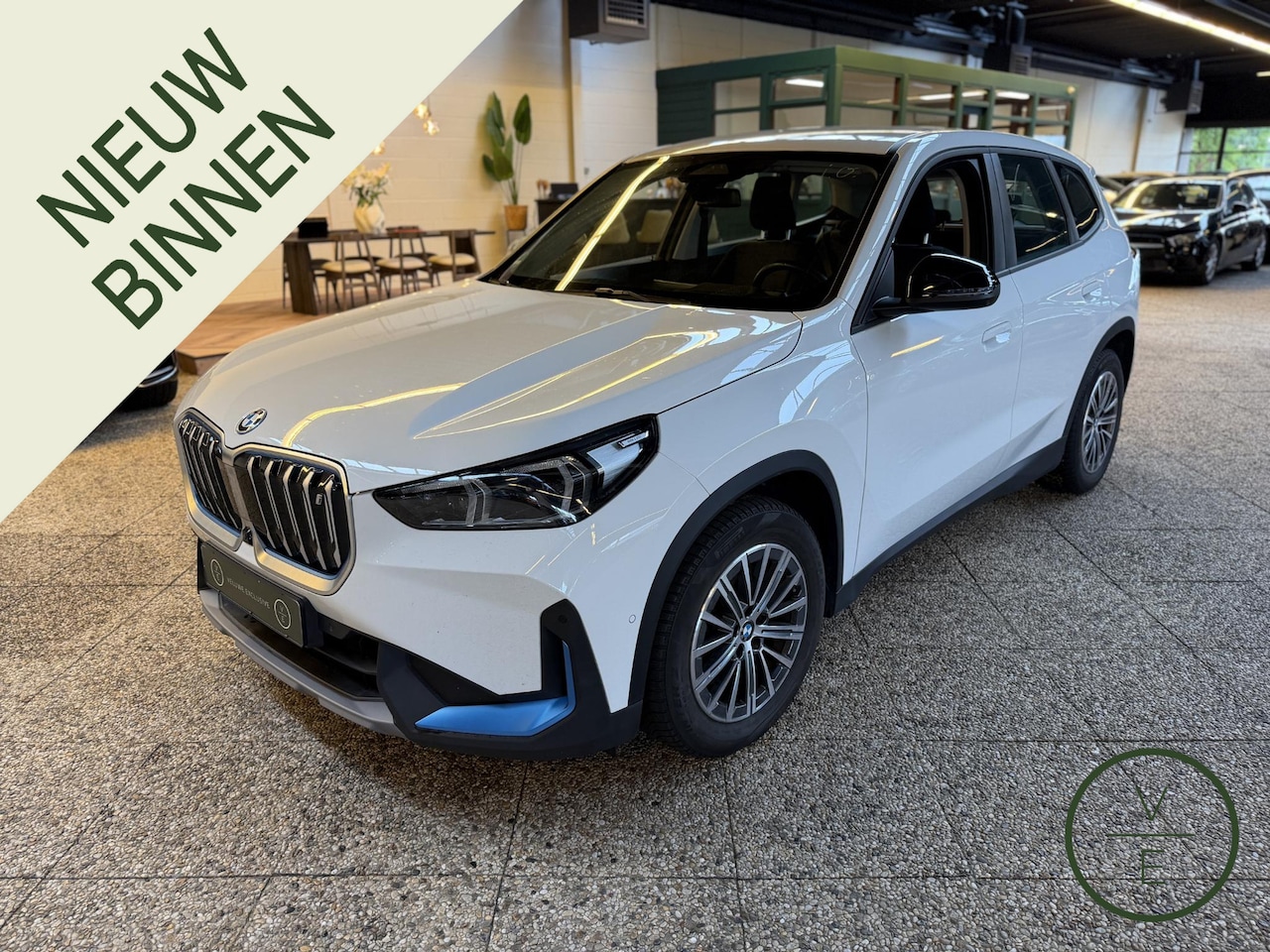 BMW iX1 - xDrive30 Launch Edition 67 kWh | HUD | 360 | Keyles | BTW | LED | - AutoWereld.nl