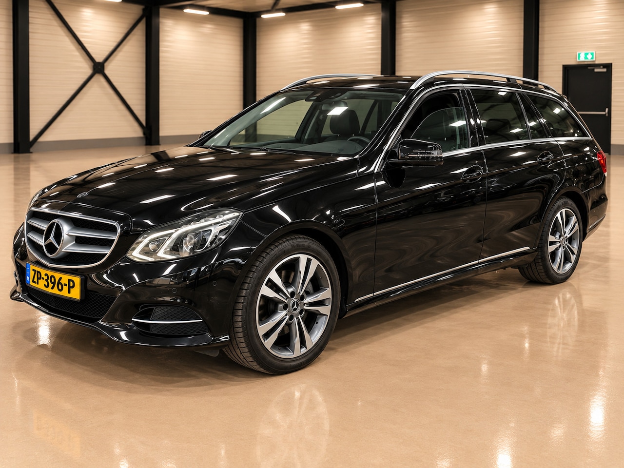 Mercedes-Benz E-klasse Estate - 200 Ambition Avantgarde Carplay Pano - AutoWereld.nl