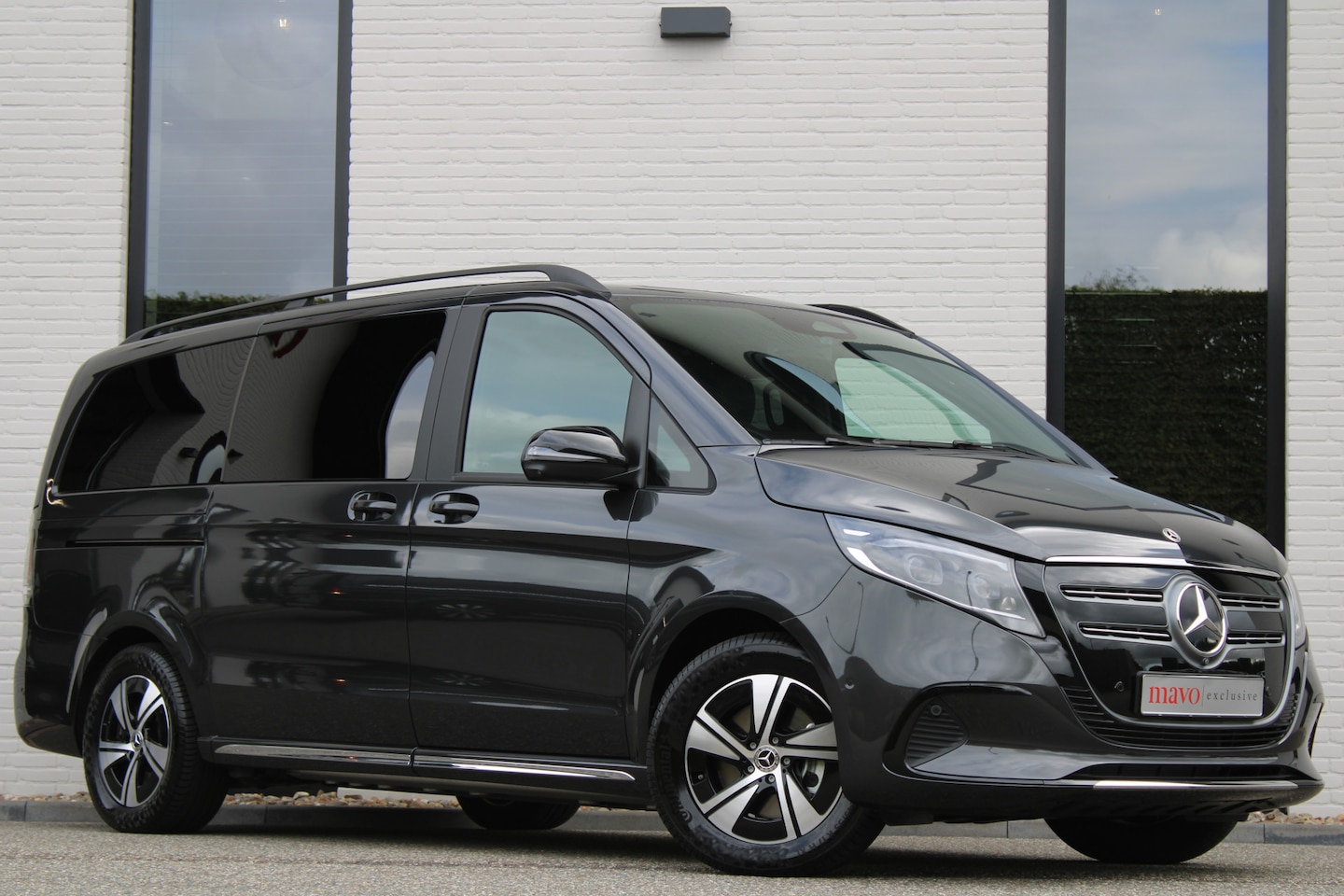 Mercedes-Benz EQV - 300 L2 / AMG / Luchtvering / 200 KM!!! / 7-Persoons / Burmester / Vol Opties / NIEUW - AutoWereld.nl