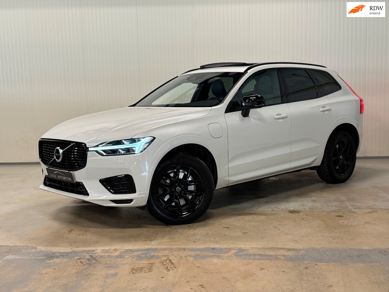 Volvo XC60 - 2.0 T6 Plug-in hybrid AWD R Design | PANO | BLACK DESIGN | TREKHAAK | H&K - AutoWereld.nl