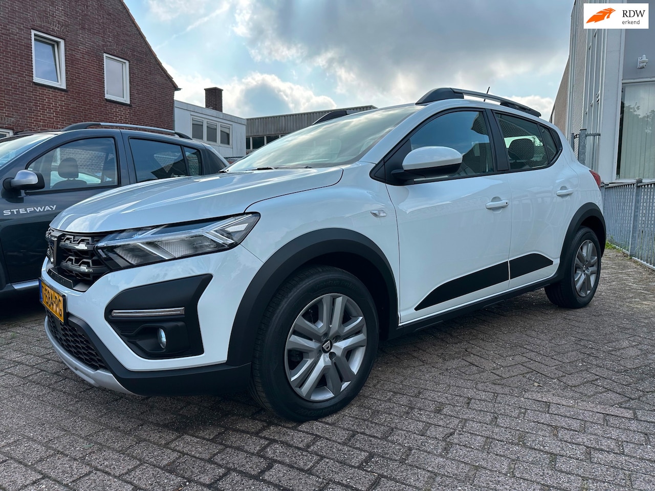 Dacia Sandero Stepway - 1.0 TCe 90 Comfort * AUTOMAAT * PDC * Navi * - AutoWereld.nl