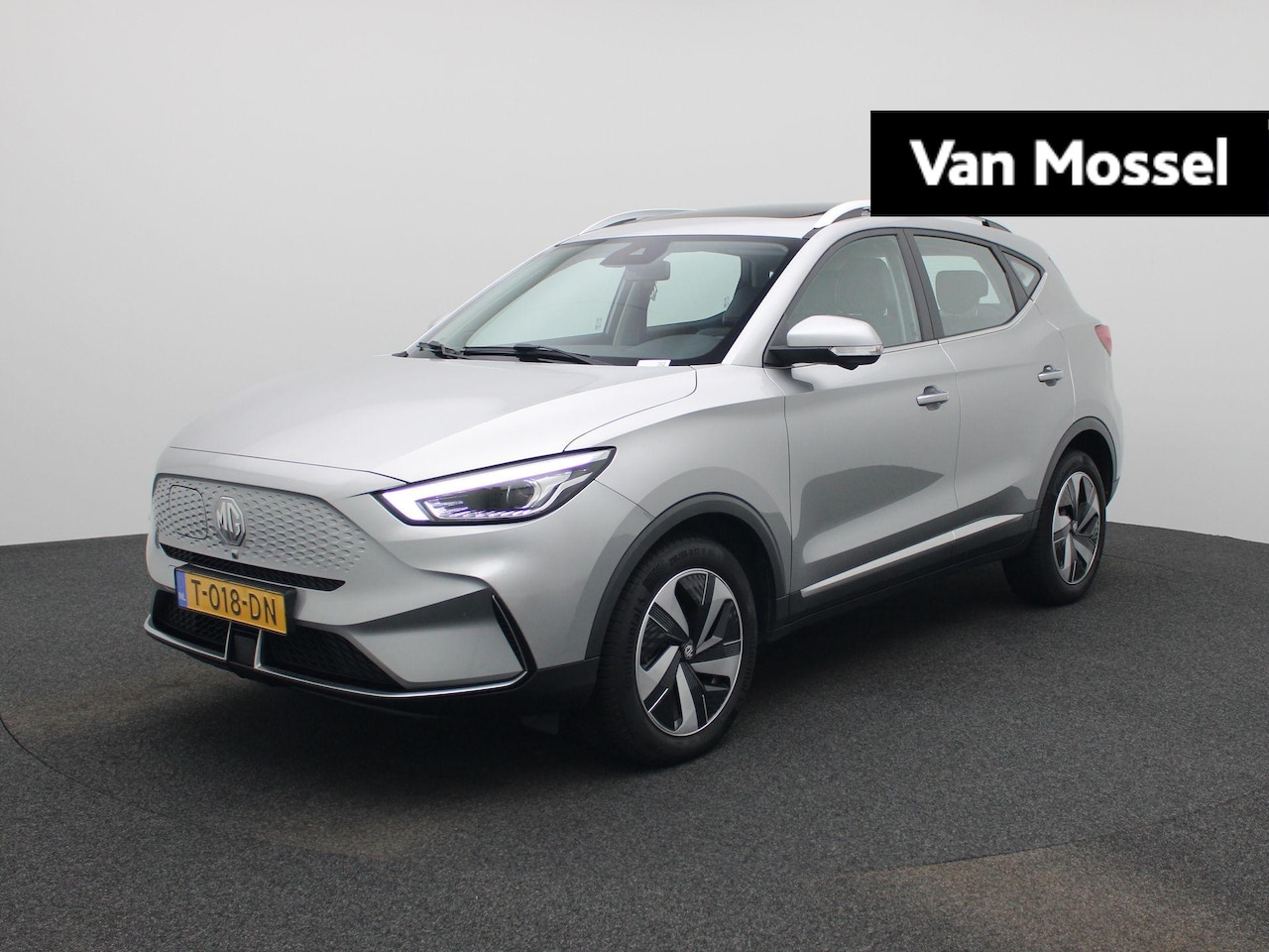 MG MG ZS EV - Long Range Luxury 70 kWh | 360 graden camera | panoramadak | aplle carplay/ android auto | - AutoWereld.nl