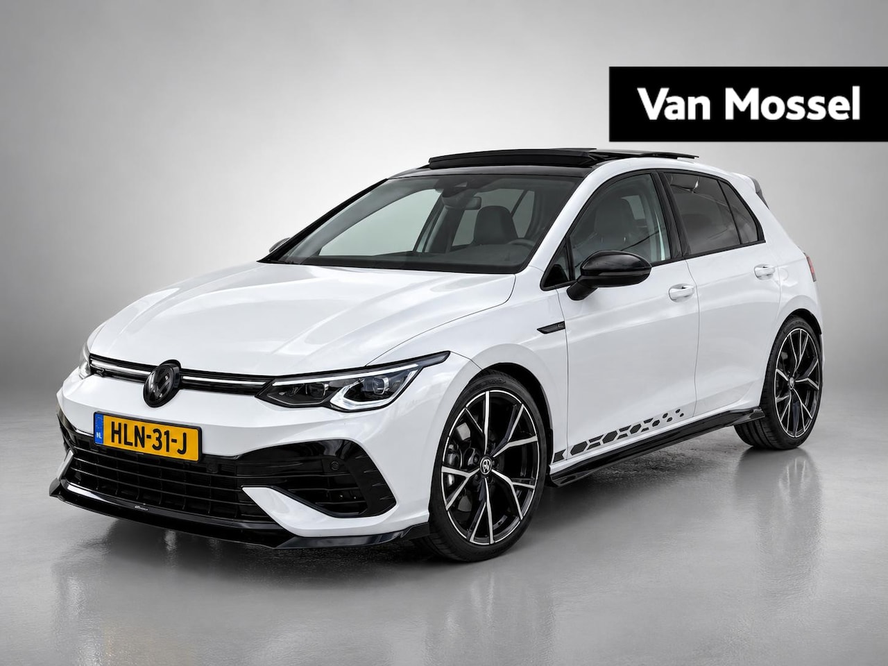 Volkswagen Golf - 1.5 eTSI R-Line Business | Automaat | Panoramadak | 19 Inch Velgen | Black Style | Stoel/ - AutoWereld.nl
