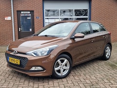 Hyundai i20 - 1.2 HP i-Motion 5-Drs Airco Cruise Dealer OH Stoel en stuur verwarming