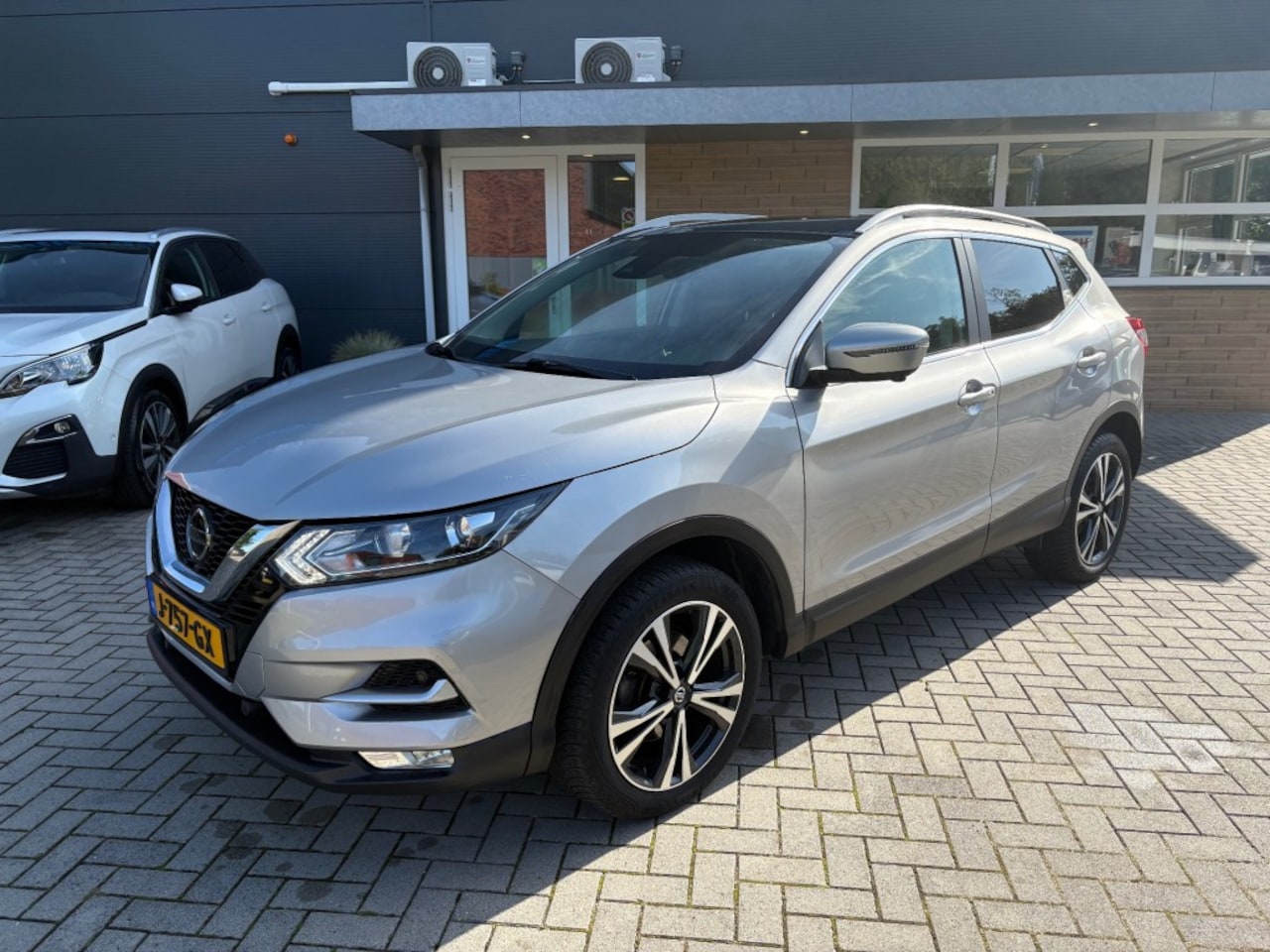 Nissan Qashqai - 1.3 DIG-T N-CONNECTA - AutoWereld.nl