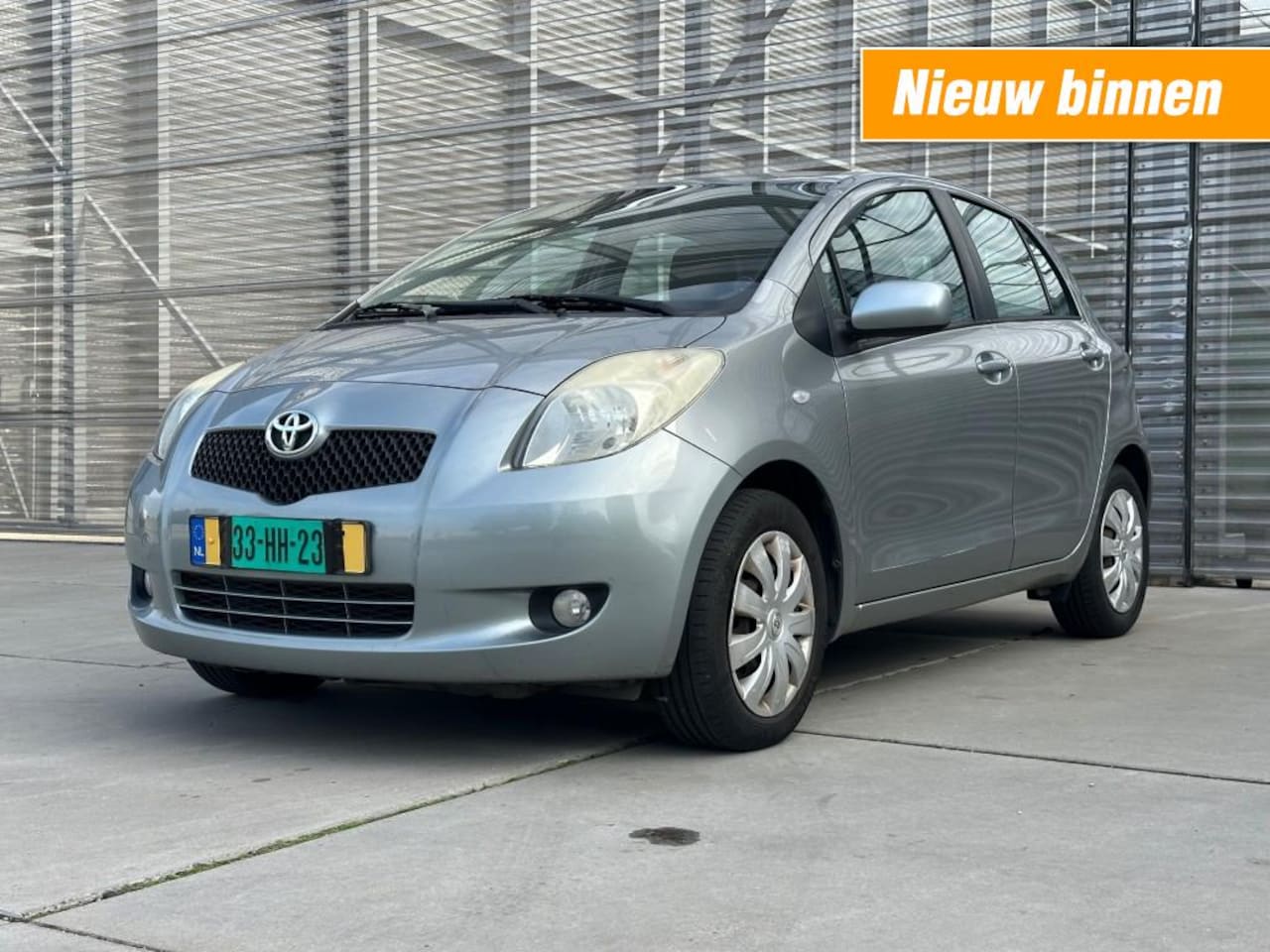 Toyota Yaris - 1.3 VVTI SOL AIRCO LAGE KM  !! 1e EIGENAAR !! - AutoWereld.nl