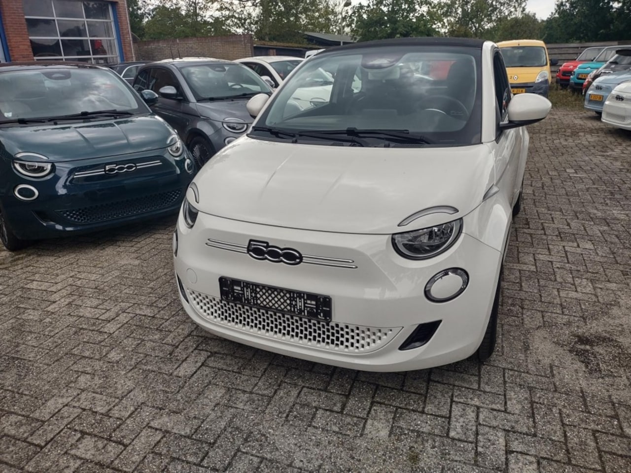 Fiat 500 - E-Cabrio- Rijklaar. 42KW-Snelladen.Carplay. - AutoWereld.nl