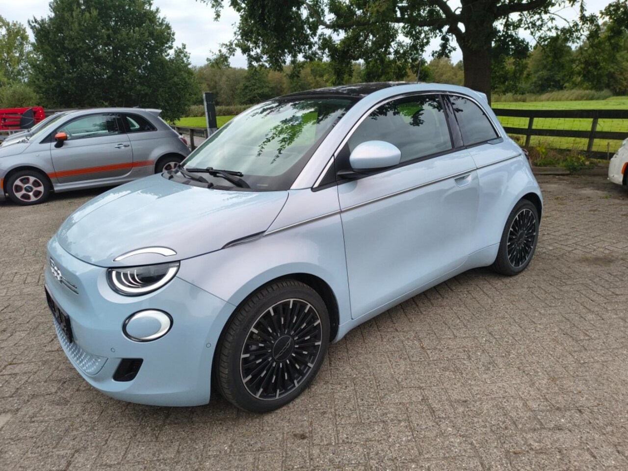Fiat 500 - E-3+1-Panoramadak -42KW -Snelladen -Magic Eye- meer... - AutoWereld.nl