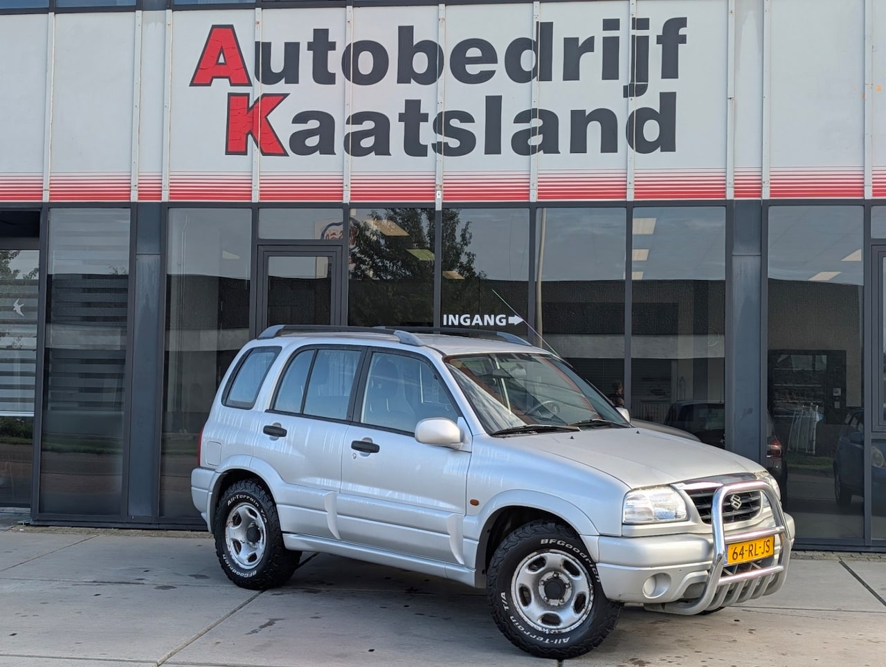Suzuki Grand Vitara - 2.0 - 4x4 - Trekhaak - Airco - AutoWereld.nl