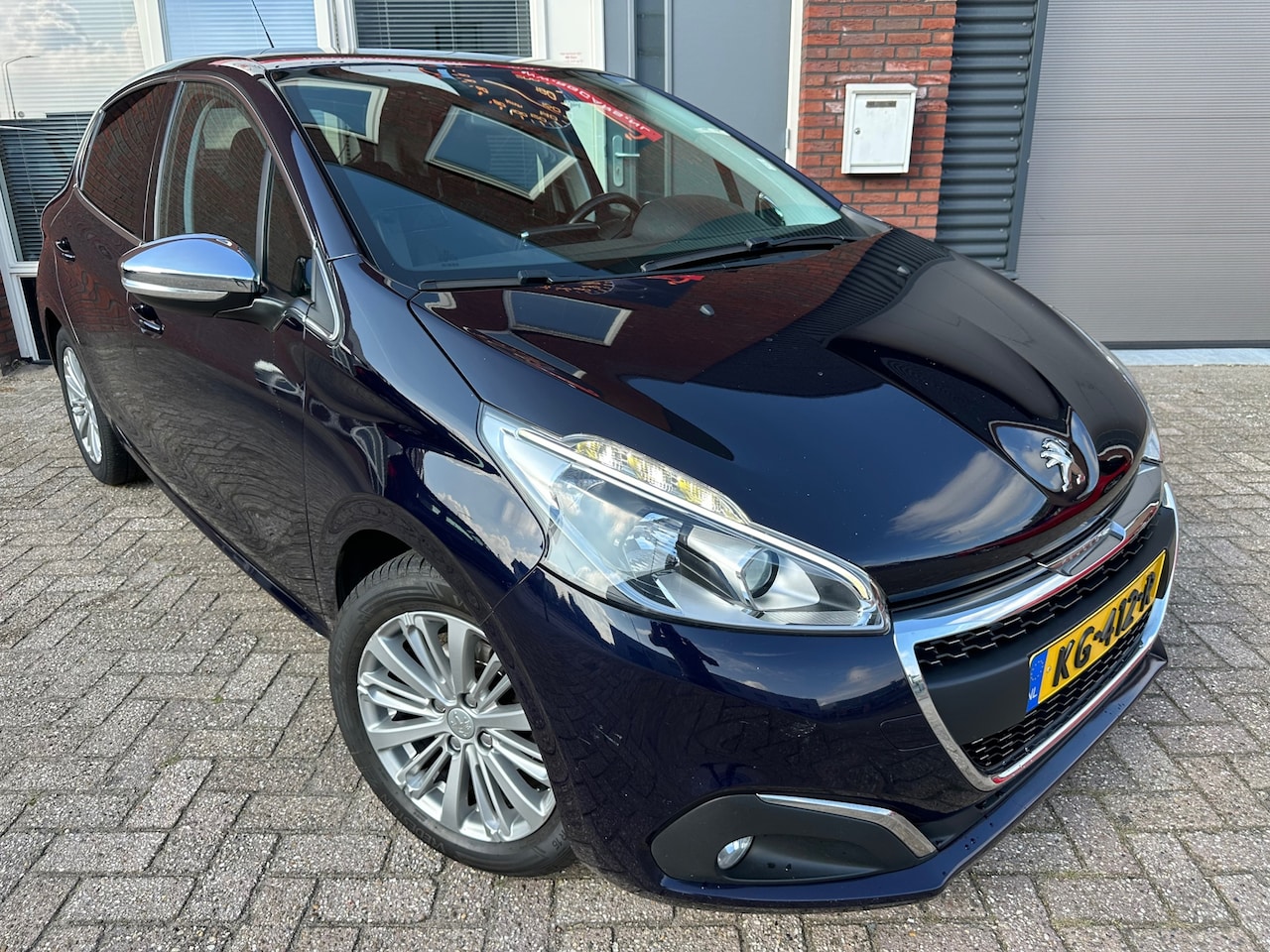Peugeot 208 - 1.2 PureTech Allure / Navi / PDC / DAB / LM / Airco / NAP / Riem v.v. - AutoWereld.nl