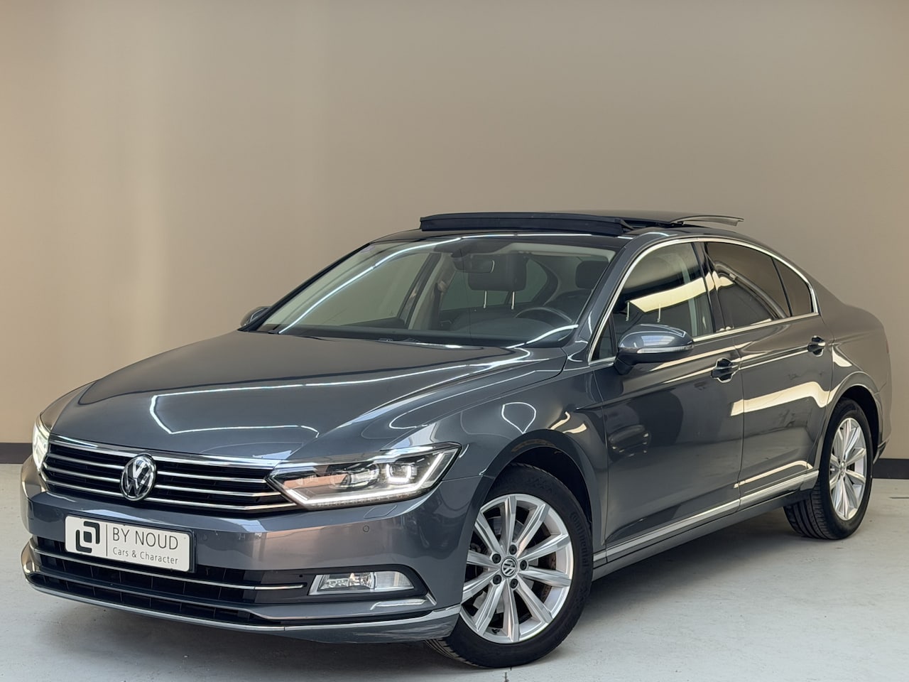 Volkswagen Passat - 1.4 TSI ACT Highline 1.4 TSI ACT Highline, 150Pk, 2015, Panoramadak, Origineel Nederlands, Digitale tellers, St - AutoWereld.nl