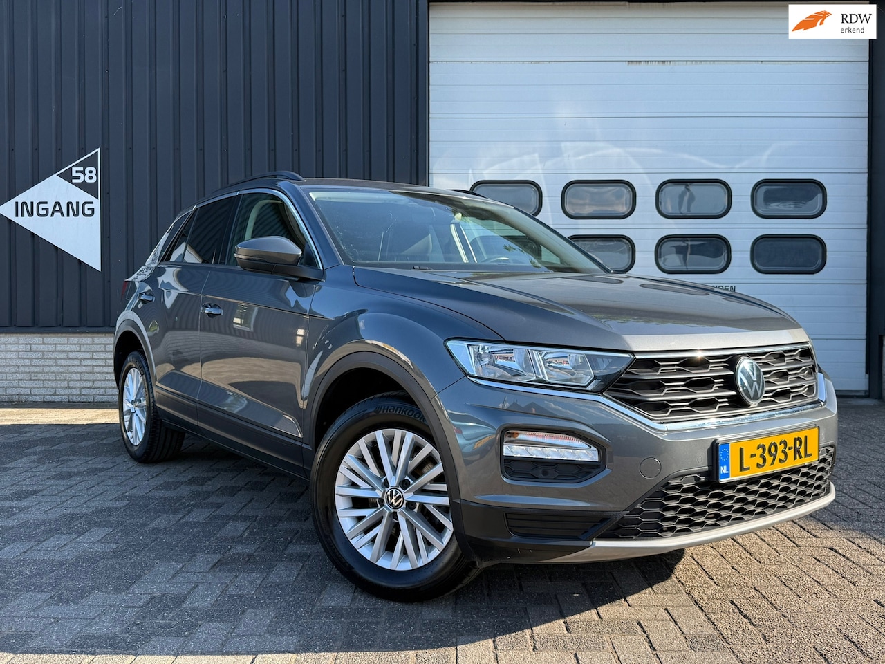 Volkswagen T-Roc - 1.0 TSI Style Business/camera/ parkeersensor/ adaptive/carplay - AutoWereld.nl