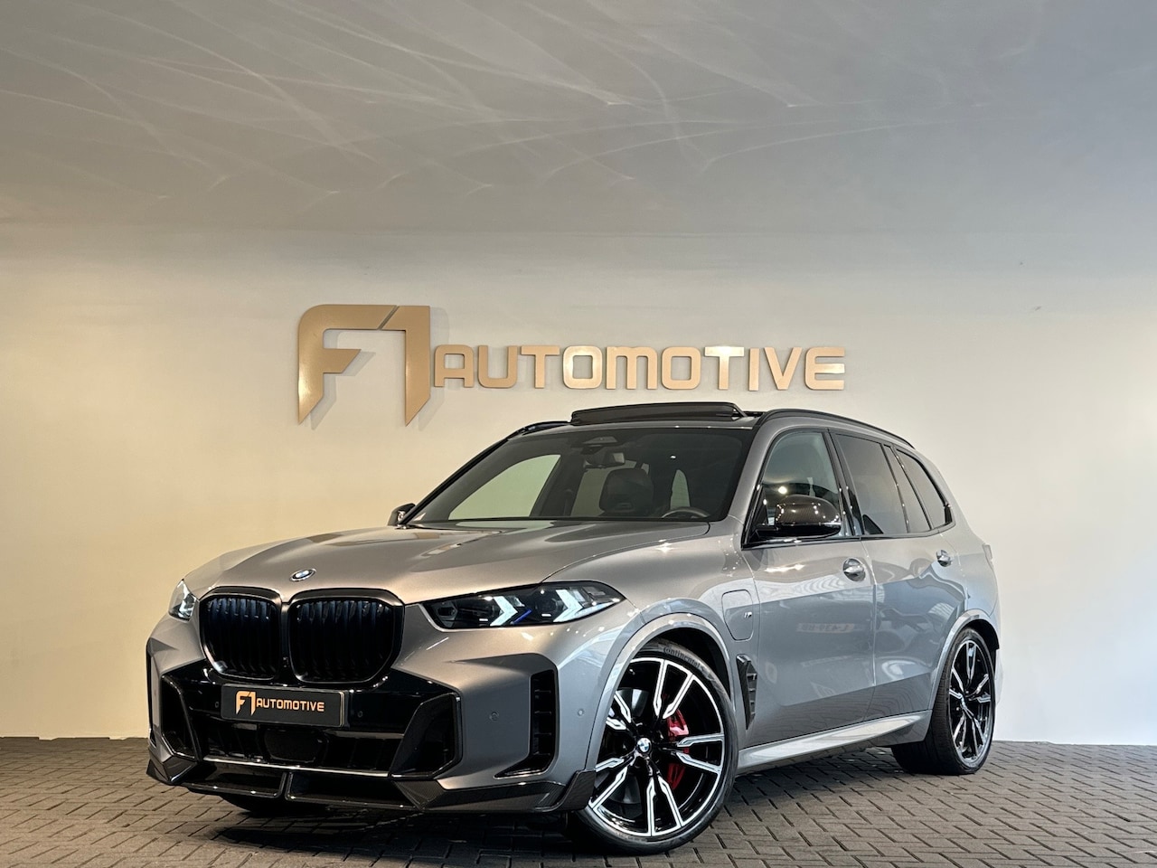 BMW X5 - XDrive50e Pano|Carbon|M-Seats|H/K|Trekhaak|Keyless - AutoWereld.nl