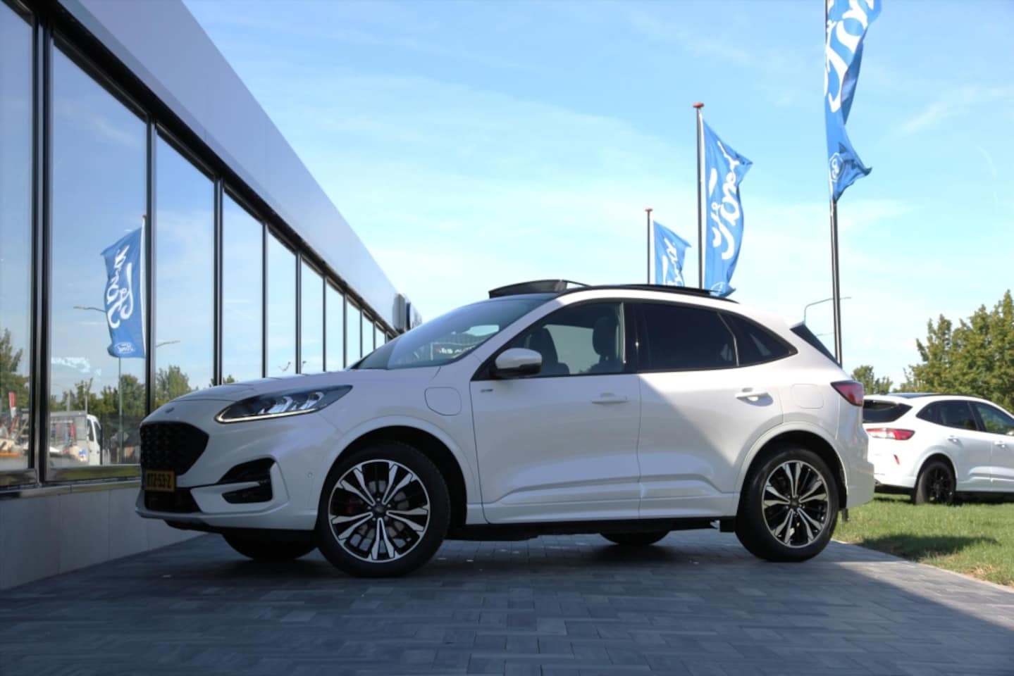 Ford Kuga - 2.5 PHEV e-CVT 225pk ST-Line X - AutoWereld.nl