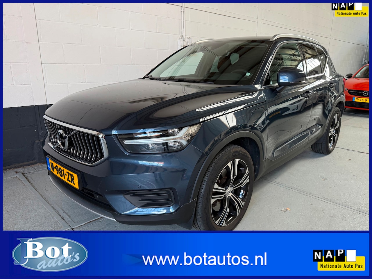 Volvo XC40 - 1.5 T4 Recharge Inscription / 1E EIGENAAR / TREKHAAK / LEDER INTERIEUR / NAVIGATIE / CRUIS - AutoWereld.nl