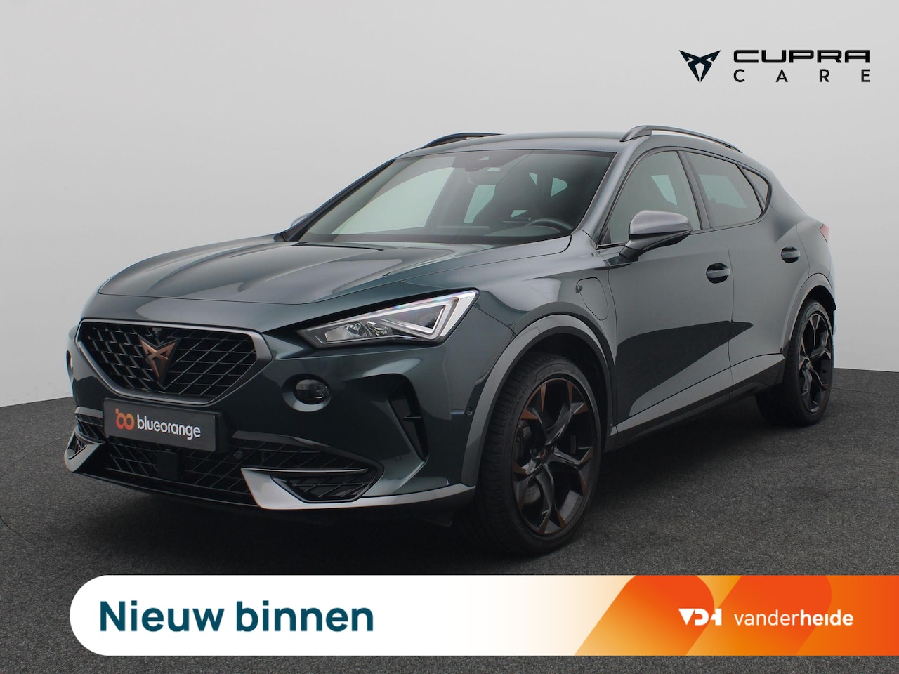 CUPRA Formentor - 1.4 e-Hybrid VZ Copper Edition 245PK DSG 360gr. Camera, 19" LM Velgen, Elektr. Achterklep, - AutoWereld.nl